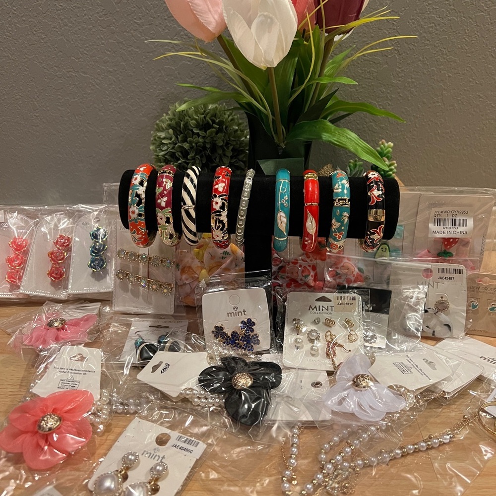 Unlisted Jewelry Live Show!